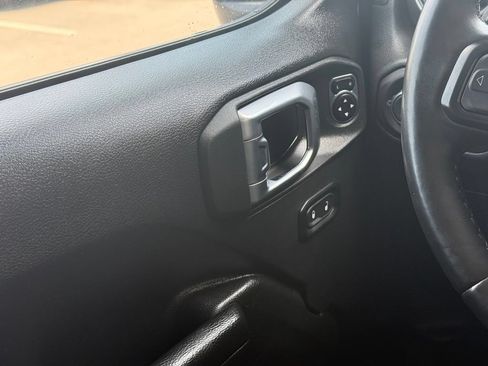 Used 2022 Jeep Wrangler Unlimited Sport AWD/4WD image 9