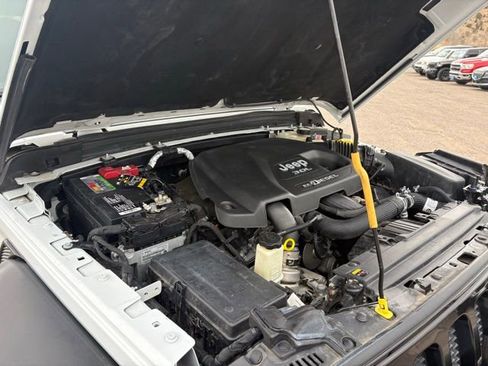 Used 2020 Jeep Wrangler Unlimited Willys image 9