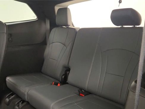 Used 2023 Buick Enclave Essence image 33