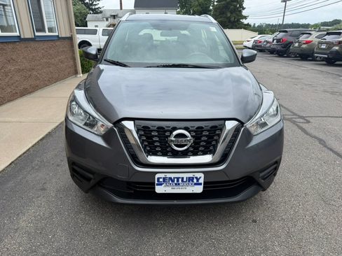 Used 2019 Nissan Kicks SV FWD image 2
