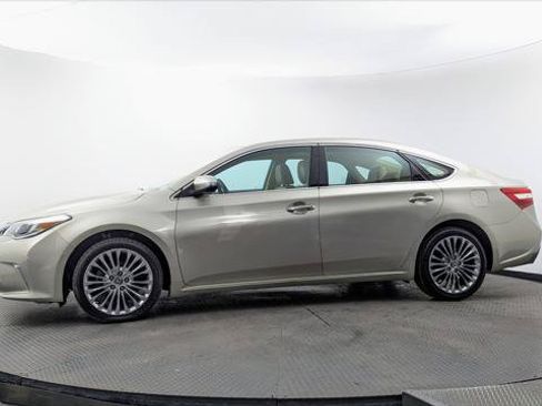 Used 2017 Toyota Avalon Limited FWD image 3