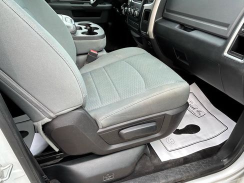 Used 2016 RAM 1500 Classic SLT AWD/4WD image 12