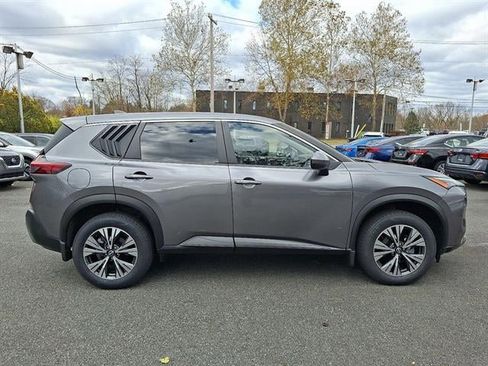 Used 2023 Nissan Rogue SV image 7