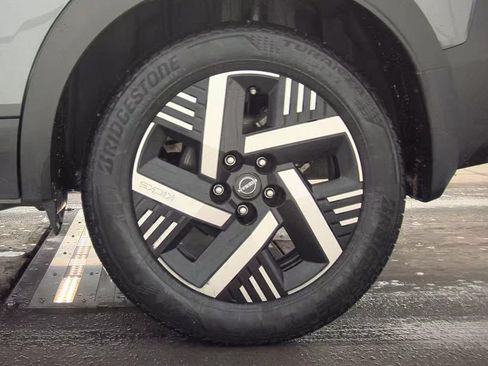 Used 2025 Nissan Kicks SV w/ Charging Package FWD image 19