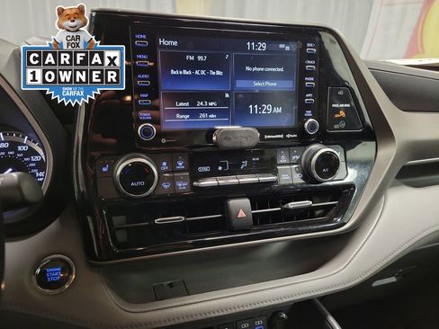 Used 2022 Toyota Highlander XLE AWD/4WD image 14