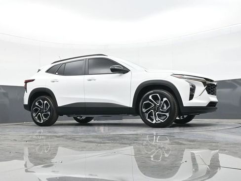New 2026 Chevrolet Trax RS w/ Sunroof Package FWD image 43