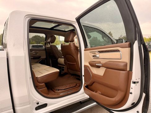 Used 2019 RAM 1500 Laramie AWD/4WD image 30