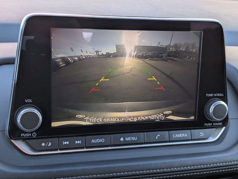 Used 2024 Nissan Rogue SV image 24