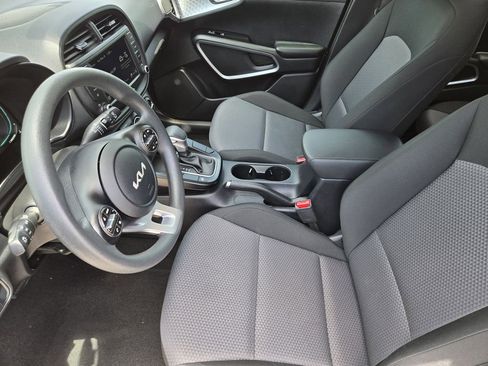 Certified 2025 Kia Soul LX w/ LX Technology Package FWD image 18