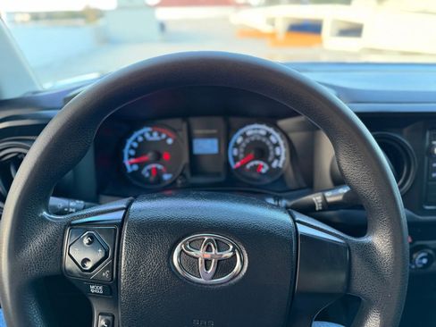 Used 2017 Toyota Tacoma SR image 10