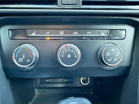 Used 2022 Volkswagen Taos S image 17