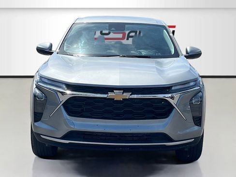 Used 2025 Chevrolet Trax LS w/ LS Convenience Package FWD image 2