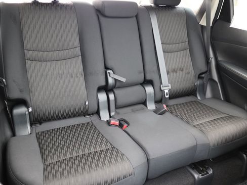 Used 2020 Nissan Rogue SV image 18