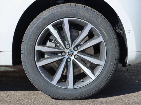 Used 2026 Jaguar F-PACE R-Dynamic S image 9