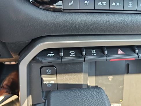 Used 2025 Toyota Sequoia Limited AWD/4WD image 21