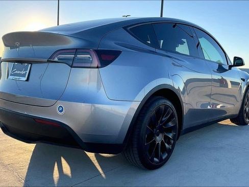 Used 2025 Tesla Model Y Long Range image 4