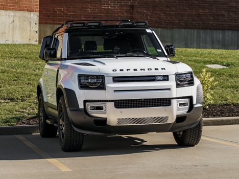 Used 2025 Land Rover Defender 90 S AWD/4WD image 2