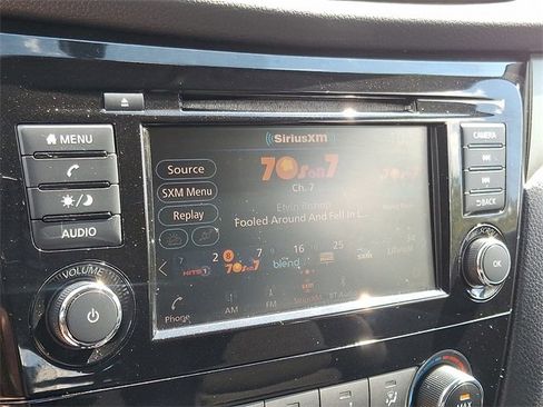 Used 2019 Nissan Rogue Sport S image 16