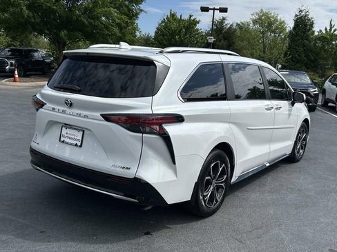 Used 2025 Toyota Sienna Platinum AWD/4WD image 4