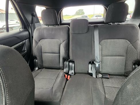 Used 2018 Ford Explorer XLT AWD/4WD image 14