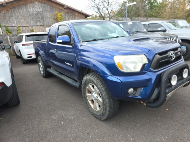 Used 2015 Toyota Tacoma 4x4 Access Cab V6 w/ TRD Sport Package image 3