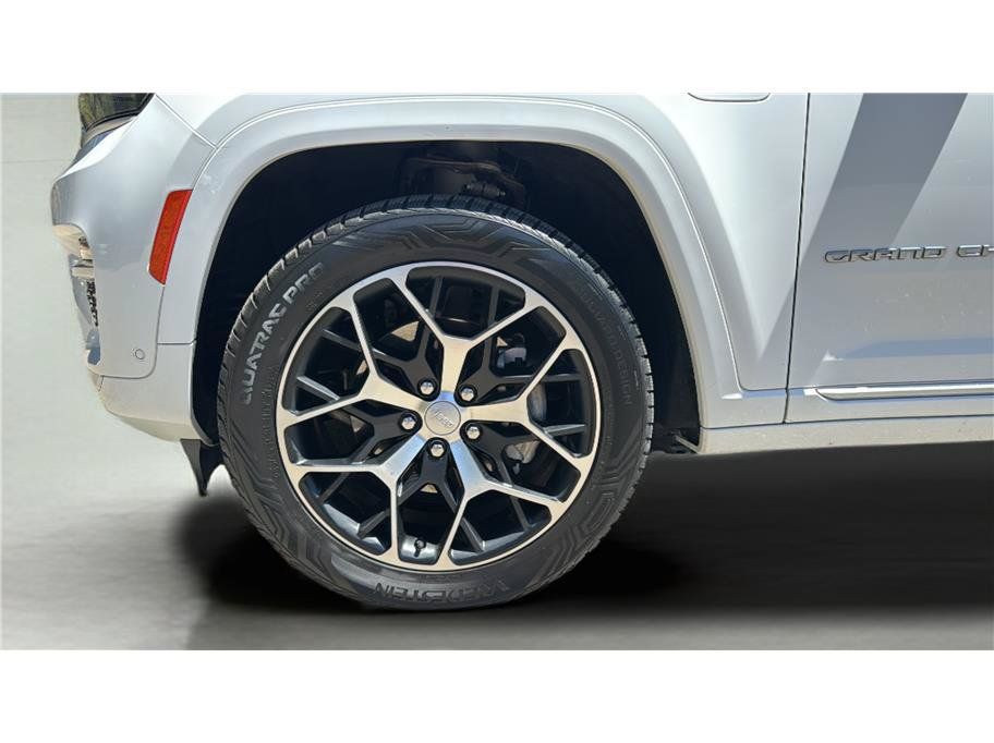 Used 2022 Jeep Grand Cherokee Summit AWD/4WD image 40