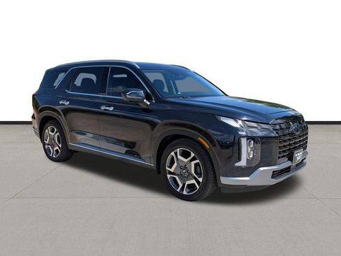 Used 2023 Hyundai Palisade Limited FWD image 3