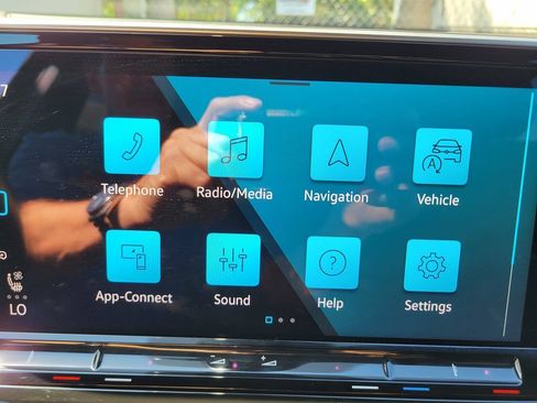 Used 2026 Volkswagen Atlas Cross Sport SE FWD image 24