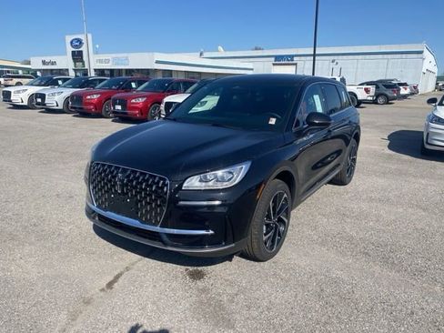 New 2025 Lincoln Corsair Reserve w/ Rear Removable Package Tray AWD/4WD image 2