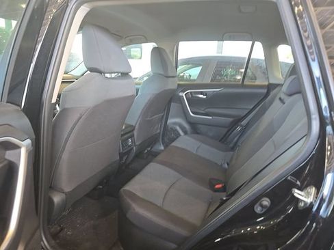 Used 2025 Toyota RAV4 XLE AWD/4WD image 12