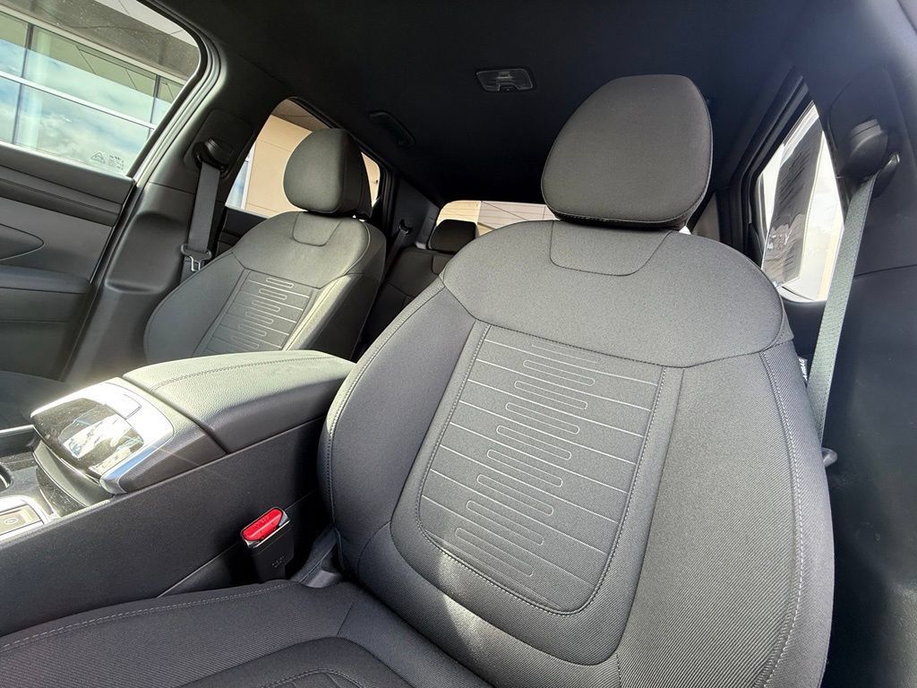 Certified 2025 Hyundai Santa Cruz SE FWD image 11