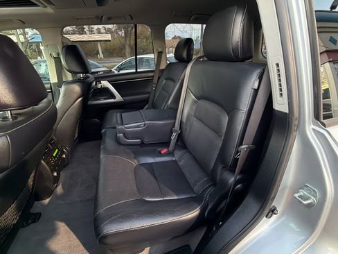 Used 2013 Toyota Land Cruiser image 23