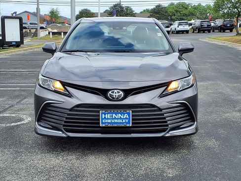 Used 2021 Toyota Camry LE image 2