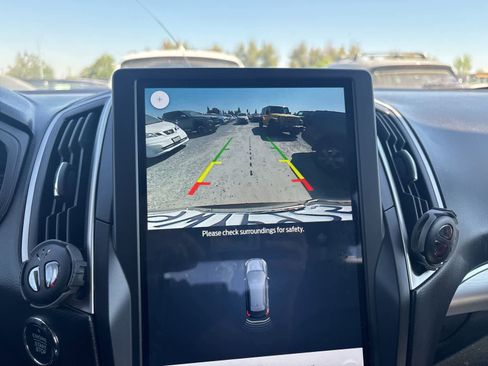 Used 2022 Ford Edge SEL w/ Convenience Package image 16