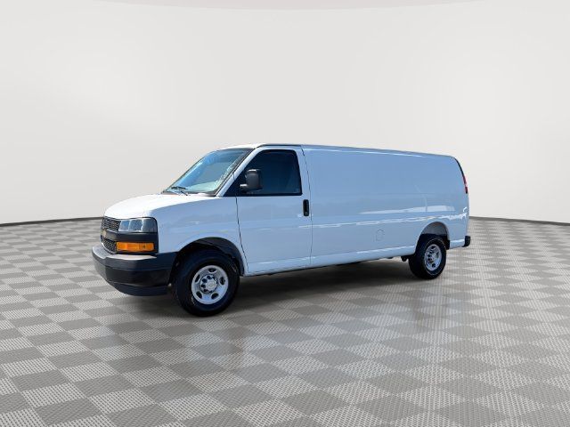 Used 2026 Chevrolet Express 2500 Extended w/ Driver Convenience Package RWD image 5