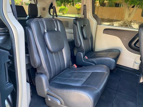 Used 2016 Chrysler Town & Country Touring image 46