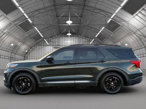 Used 2022 Ford Explorer XLT image 4