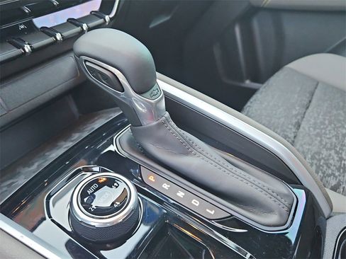 Used 2024 Chevrolet Colorado ZR2 w/ Technology Package image 38