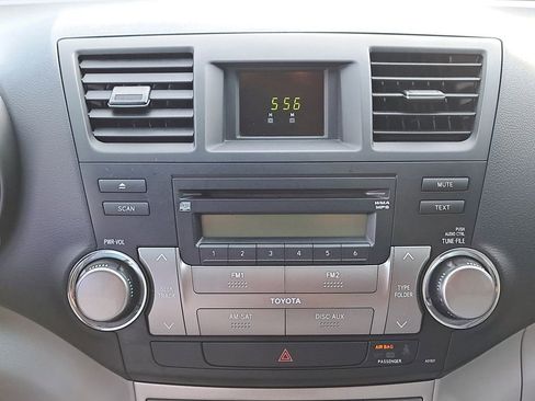 Used 2012 Toyota Highlander FWD image 24