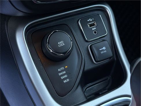 Used 2020 Jeep Compass Latitude w/ Popular Equipment Group image 16