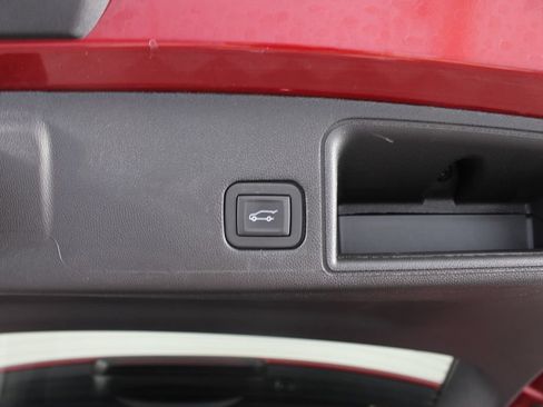 Used 2024 GMC Terrain SLE w/ Driver Convenience Package FWD image 19