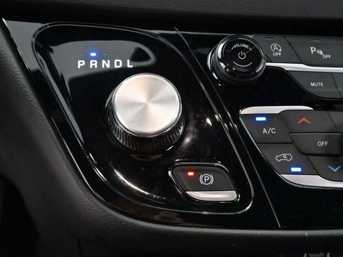 Used 2025 Chrysler Pacifica Select FWD image 52