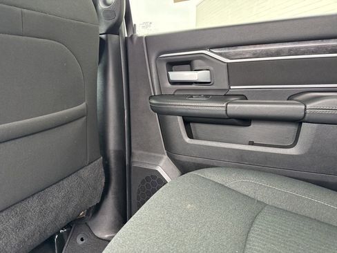 Used 2024 RAM 2500 Big Horn w/ Sport Appearance Package image 17