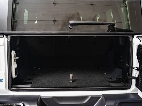 Used 2024 Jeep Wrangler Unlimited image 19