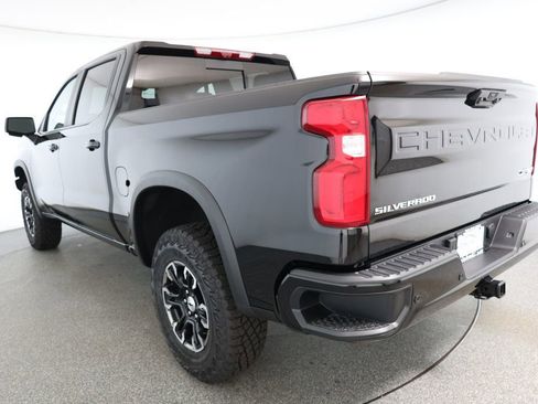 Used 2025 Chevrolet Silverado 1500 ZR2 w/ Technology Package image 6