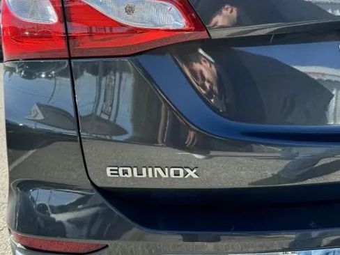 Used 2020 Chevrolet Equinox LT w/ Driver Convenience Package image 12