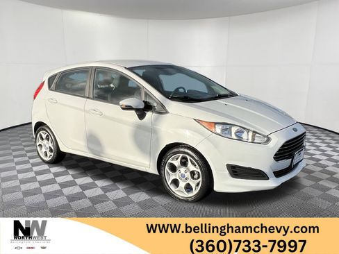 Used 2016 Ford Fiesta SE image 1