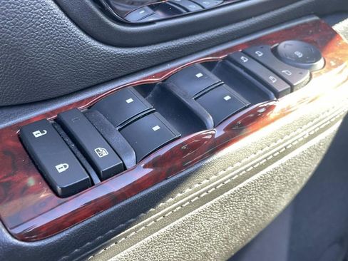 Used 2013 Cadillac Escalade Luxury image 18