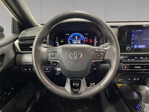 Used 2025 Toyota Camry SE image 13