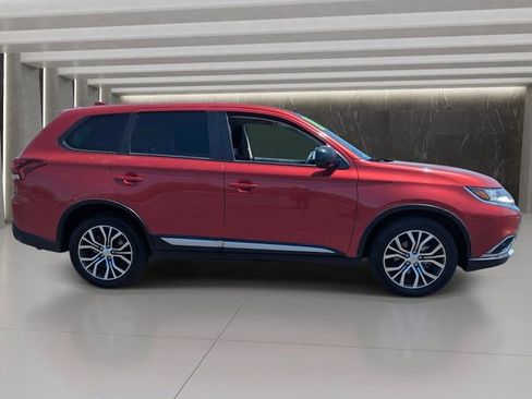 Used 2018 Mitsubishi Outlander ES AWD/4WD image 7